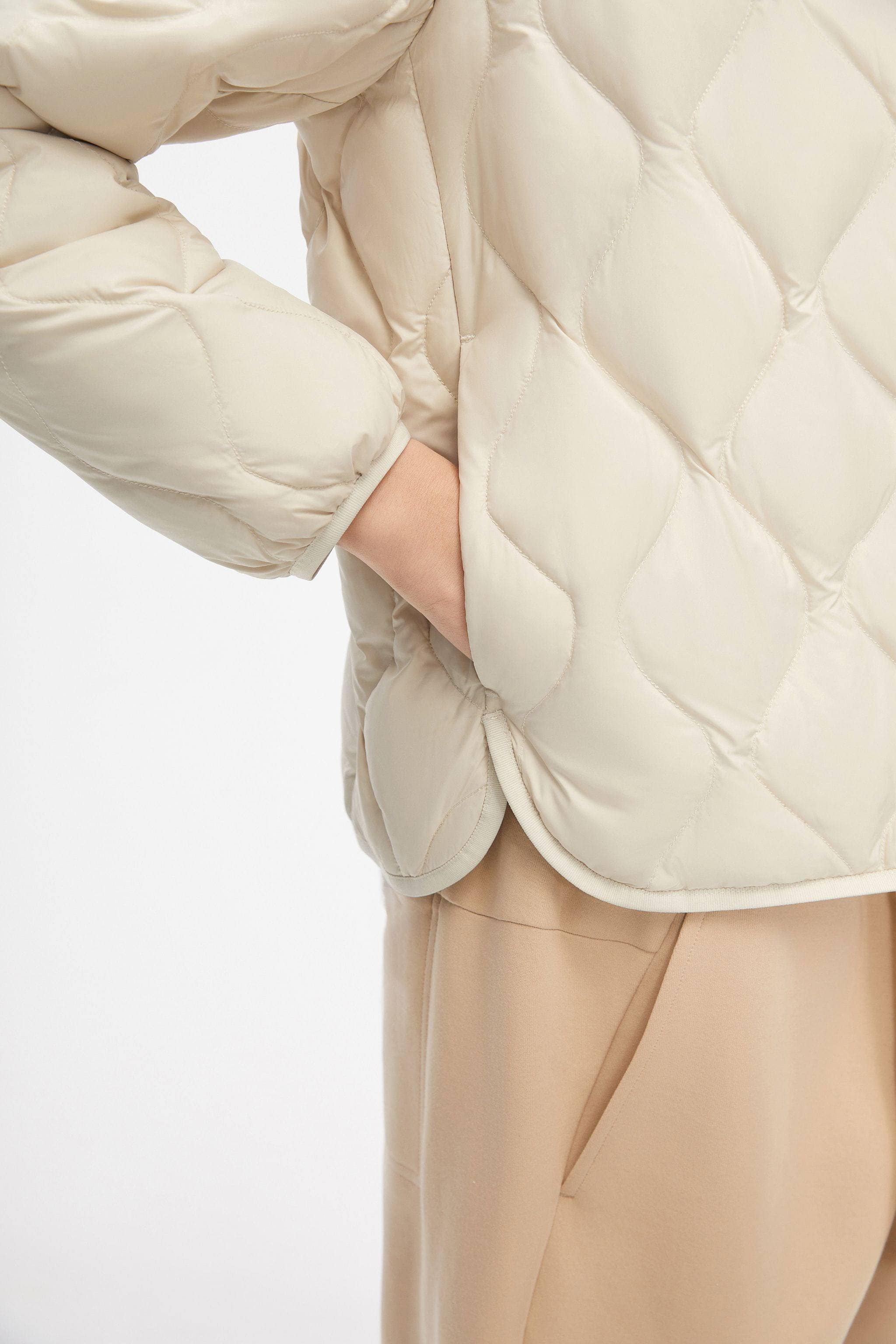 BOSIDENG 2023 Women's Quilted Lightweight Down Jacket Jacket