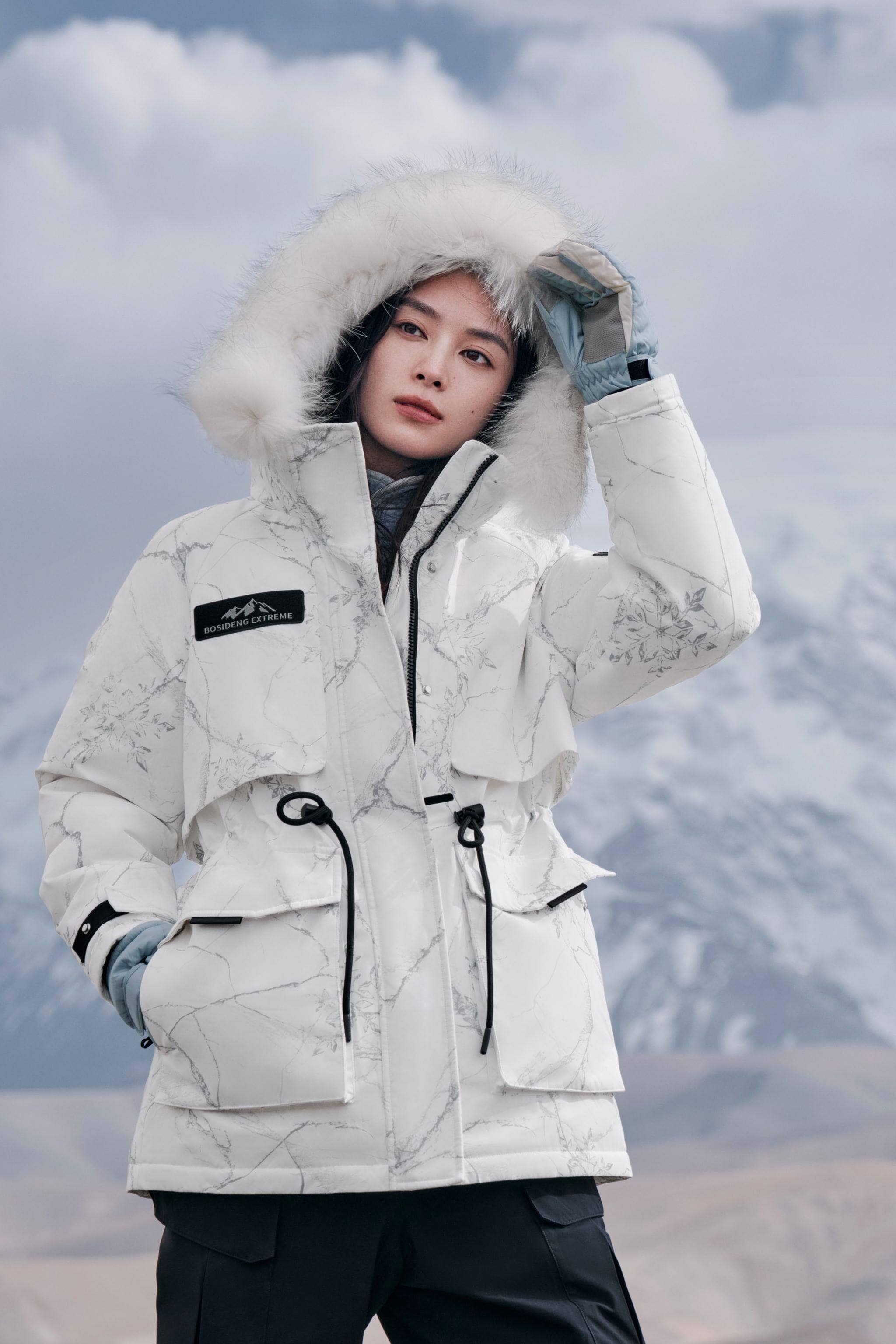 BOSIDENG 2024 Women’s classic extreme goose down jacket with fur hood Jackets Icy white / 4