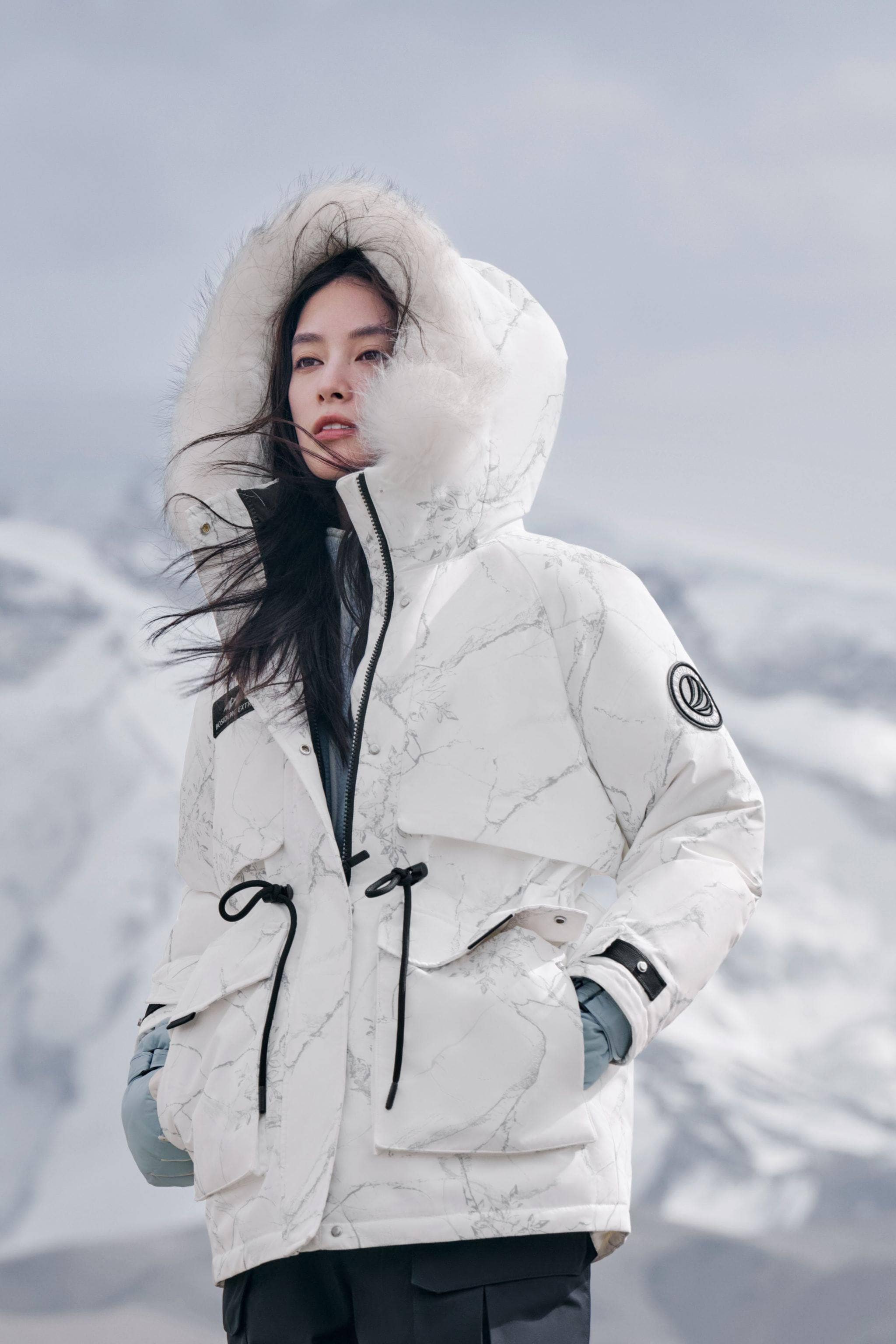 BOSIDENG 2024 Women’s classic extreme goose down jacket with fur hood Jackets