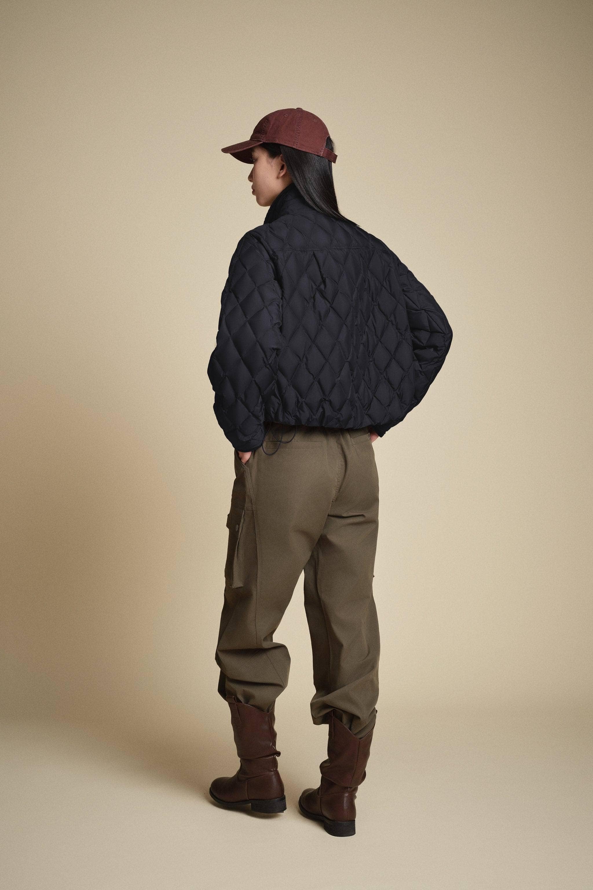 BOSIDENG 2025 Women's Cropped Quilted Barn Down Jacket
