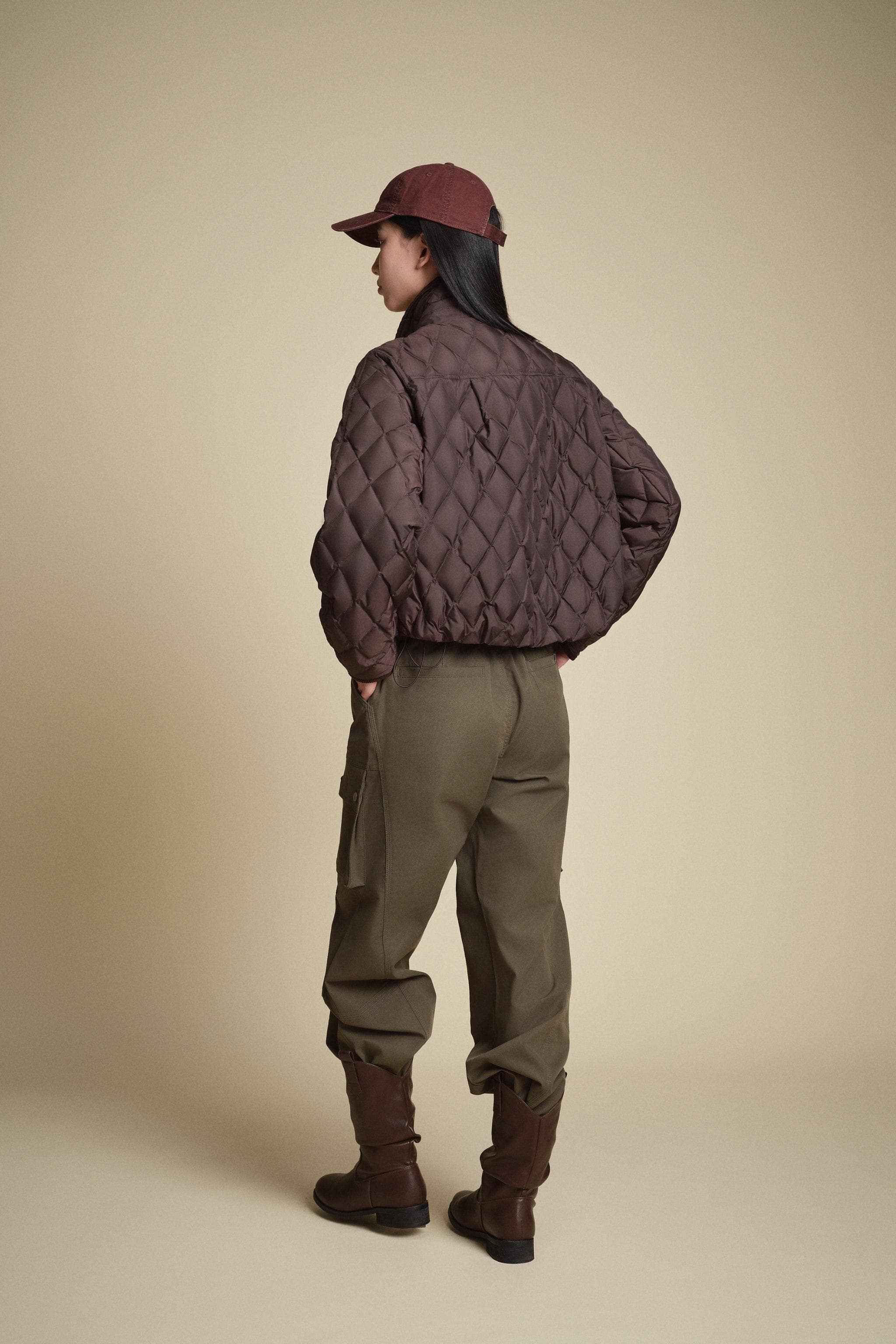 BOSIDENG 2025 Women's Cropped Quilted Barn Down Jacket