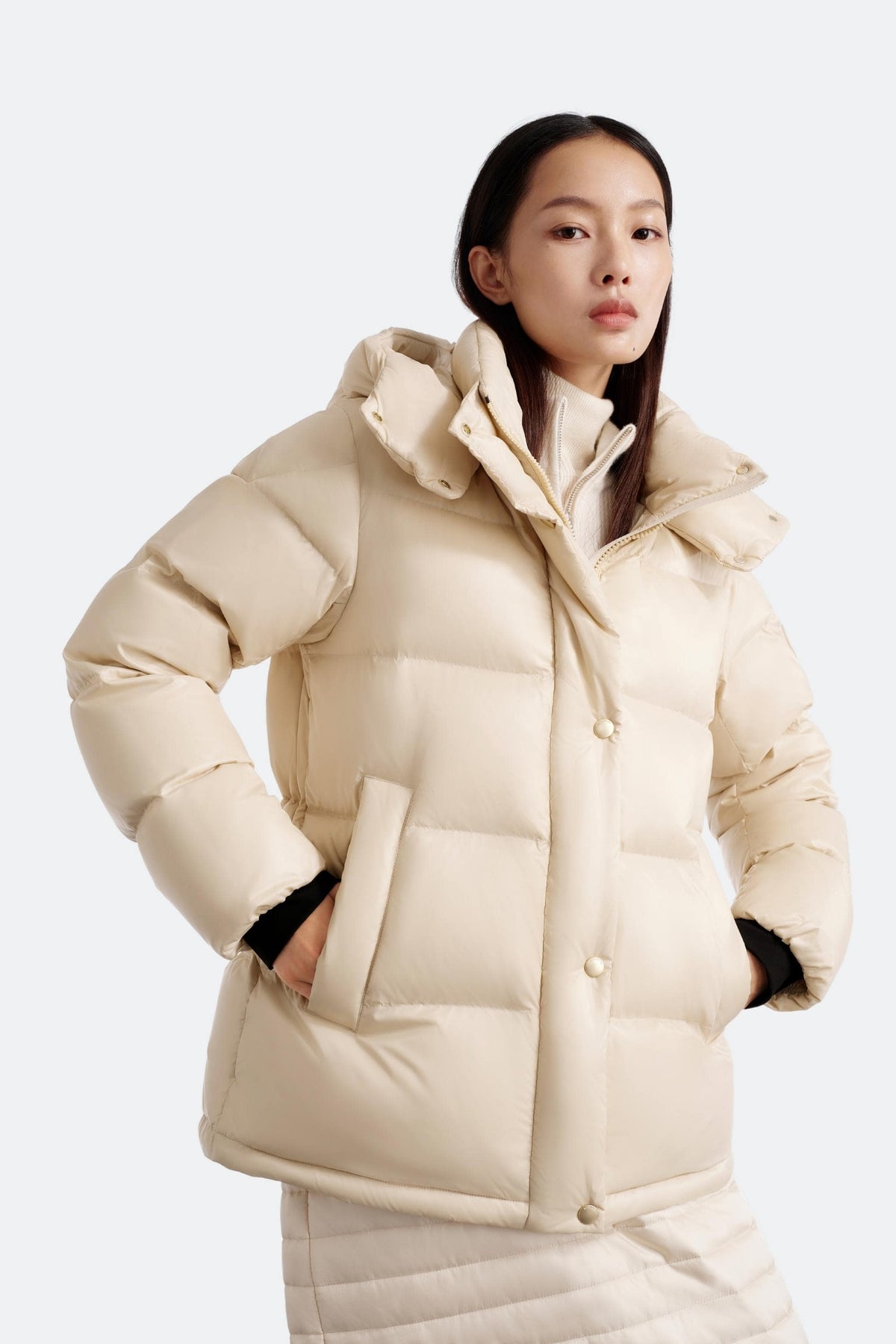 Puff Women's Short Goose Down Jacket with Detachable Hood 116