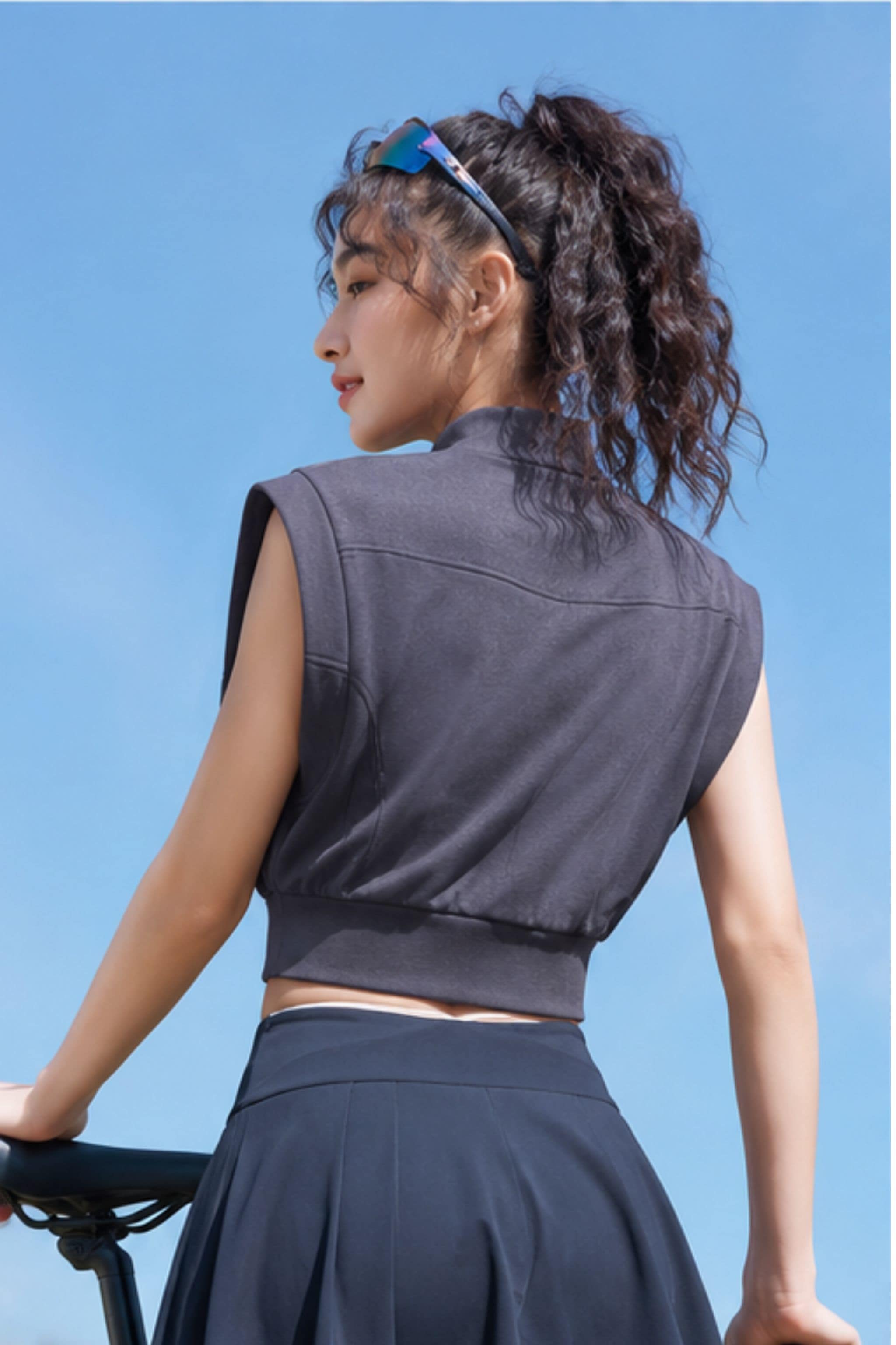 Sleeveless Zip-Up Cropped Top